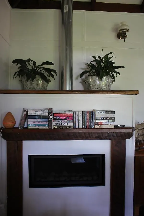 Magnolia Cottage - Relax, Breathe And Reconnect Maleny 0*,  Australia